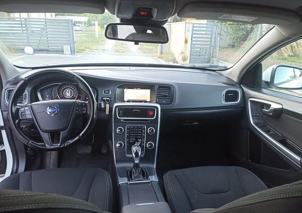 Volvo V60 cena 41900 przebieg: 255000, rok produkcji 2015 z Zdzieszowice małe 56
